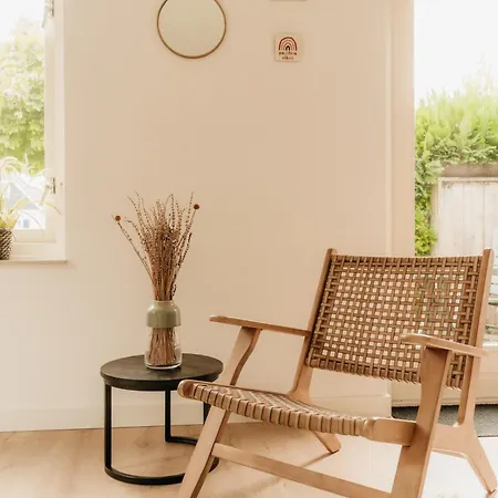 度假居 Met Ruime Tuin En Hottub *