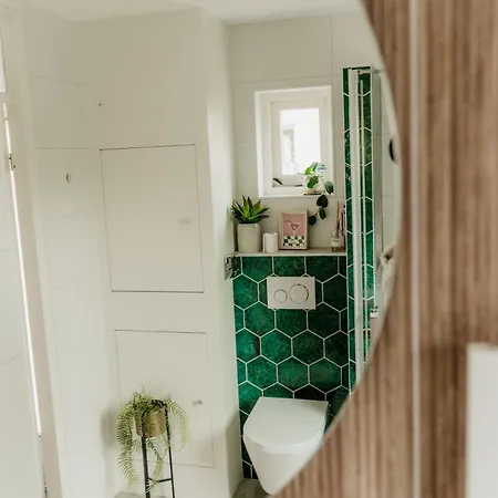 度假居 Met Ruime Tuin En Hottub *