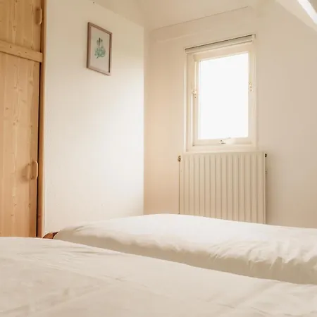 Met Ruime Tuin En Hottub