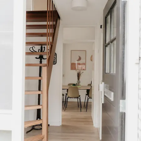 Met Ruime Tuin En Hottub