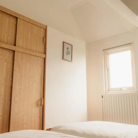 度假居 Met Ruime Tuin En Hottub *