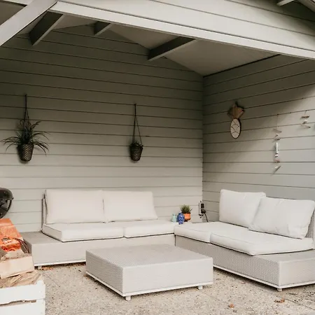 Met Ruime Tuin En Hottub * 奥德多普