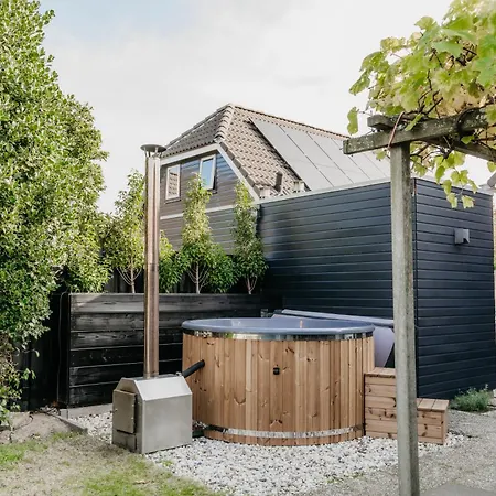 度假居 Met Ruime Tuin En Hottub
