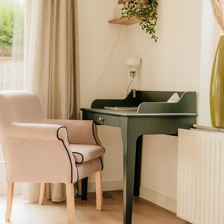 Met Ruime Tuin En Hottub