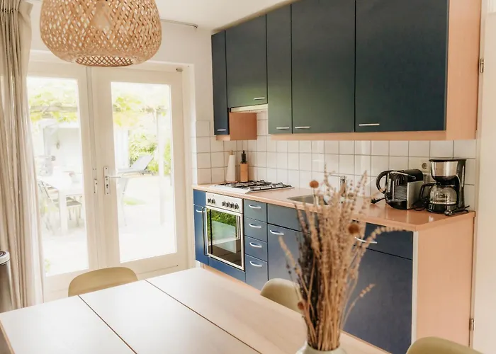 Met Ruime Tuin En Hottub * آودورب