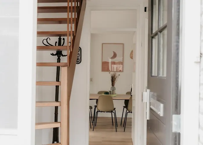 Met Ruime Tuin En Hottub