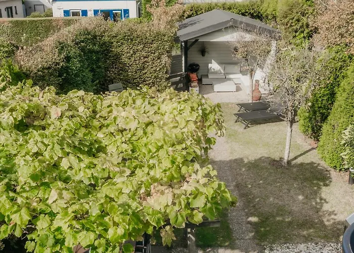 Met Ruime Tuin En Hottub