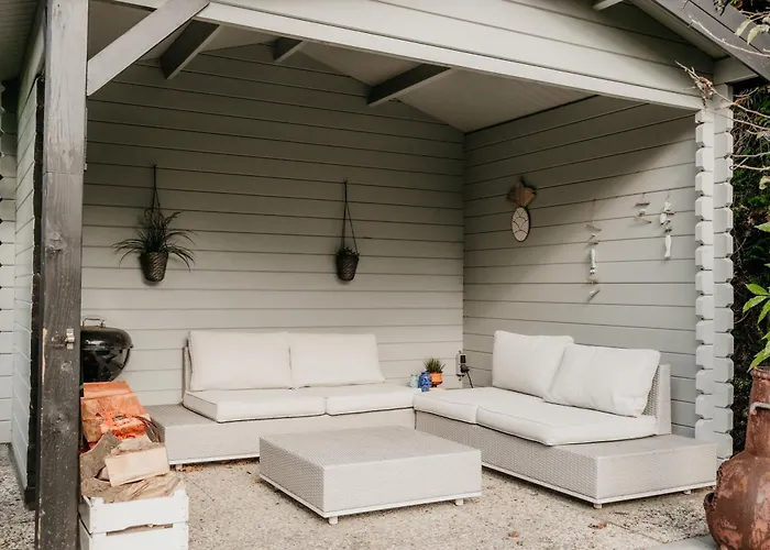 Met Ruime Tuin En Hottub * آودورب