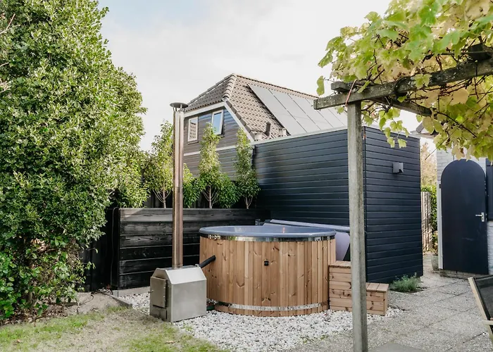 بيت للعطل Met Ruime Tuin En Hottub