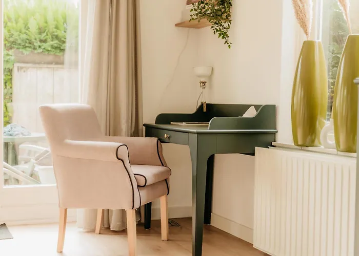 Met Ruime Tuin En Hottub