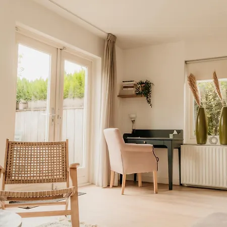 Met Ruime Tuin En Hottub Ouddorp