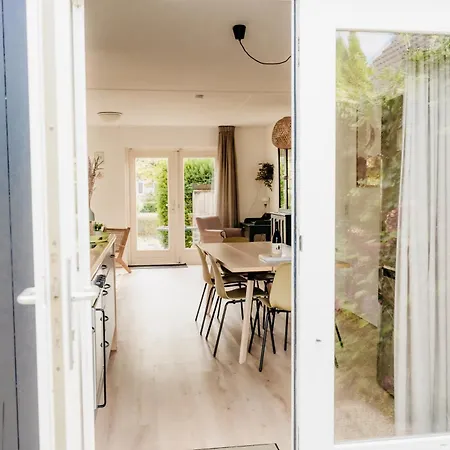 Ferienhaus Met Ruime Tuin En Hottub