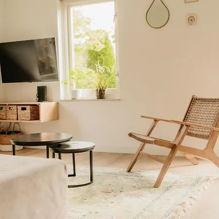 Met Ruime Tuin En Hottub